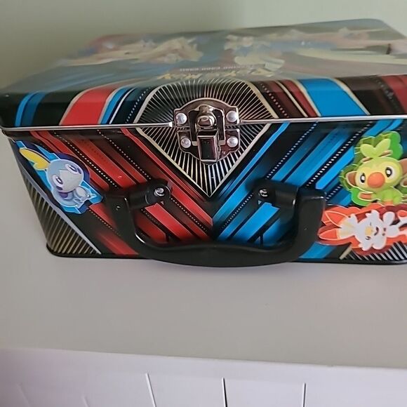 Pokémon Trading Card Tin Box - Picture 6 of 9